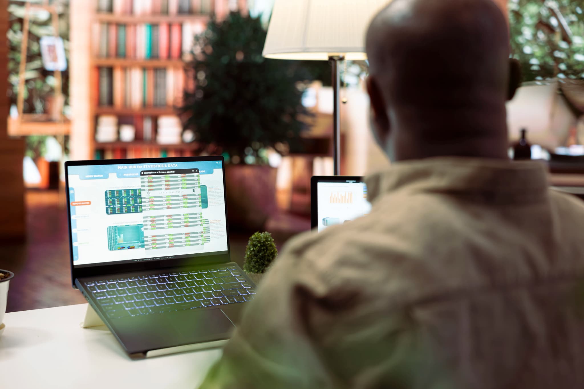 Reviewing real-time revenue, cost, and margin-per-mile KPIs.